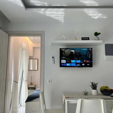 Dei Apartman, Delfini * Paralía