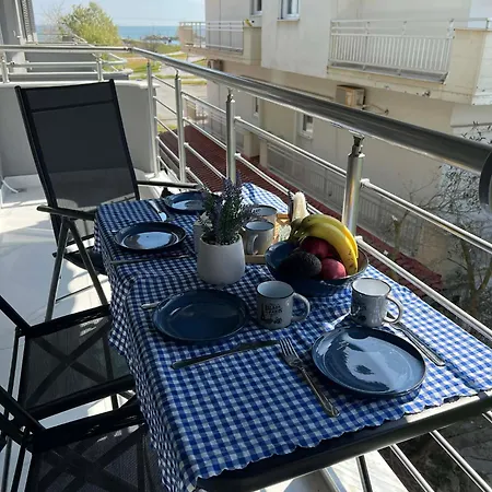 Dei Apartman, Delfini