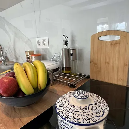 Dei Apartman, Delfini * Paralía